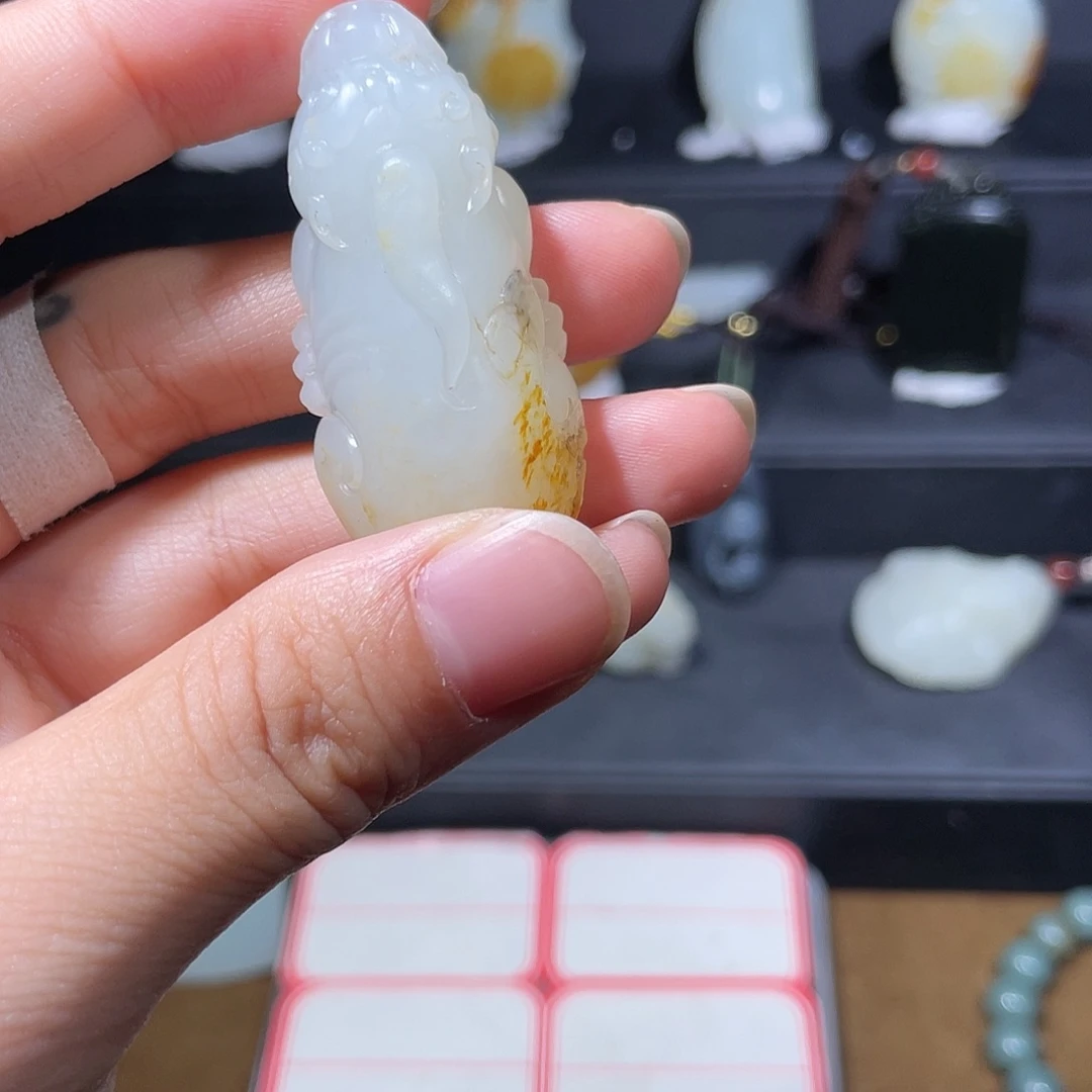 乐***呵颈饰未镶嵌和田玉（白玉）