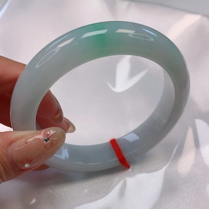 翡翠手镯未镶嵌55圈