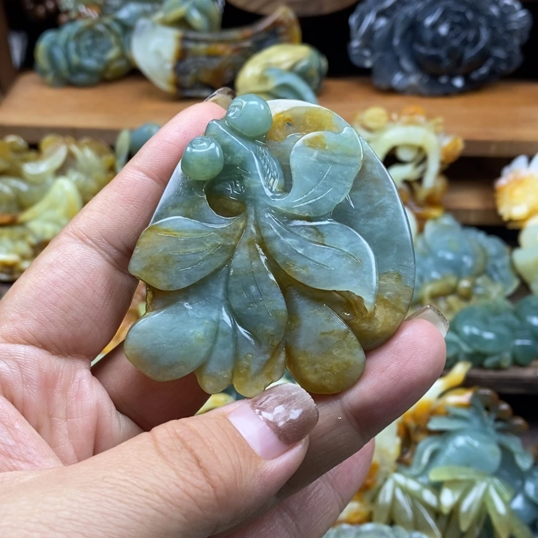 岫玉未镶嵌吊坠(赠链)微瑕