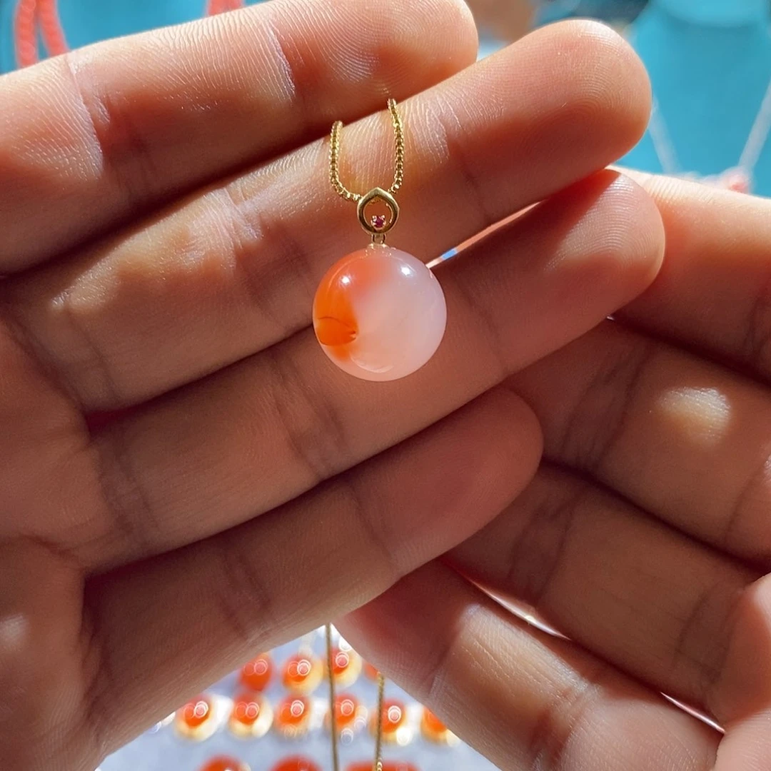 南红玛瑙18K金镶嵌颈饰