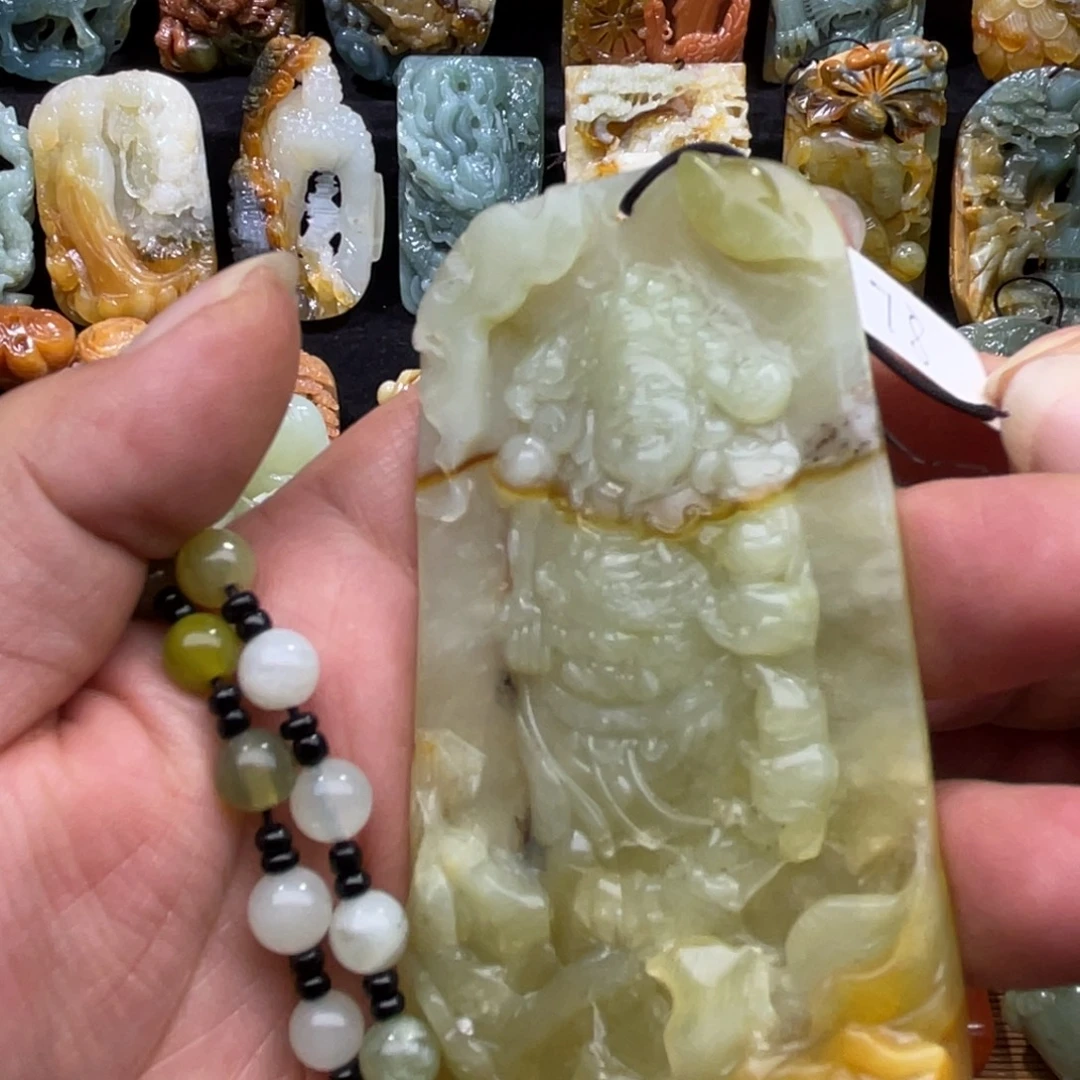 蛇纹石玉未镶嵌颈饰
