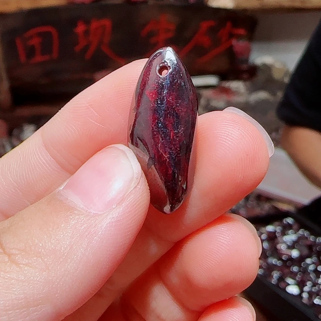 天然辰砂乌砂吊坠33