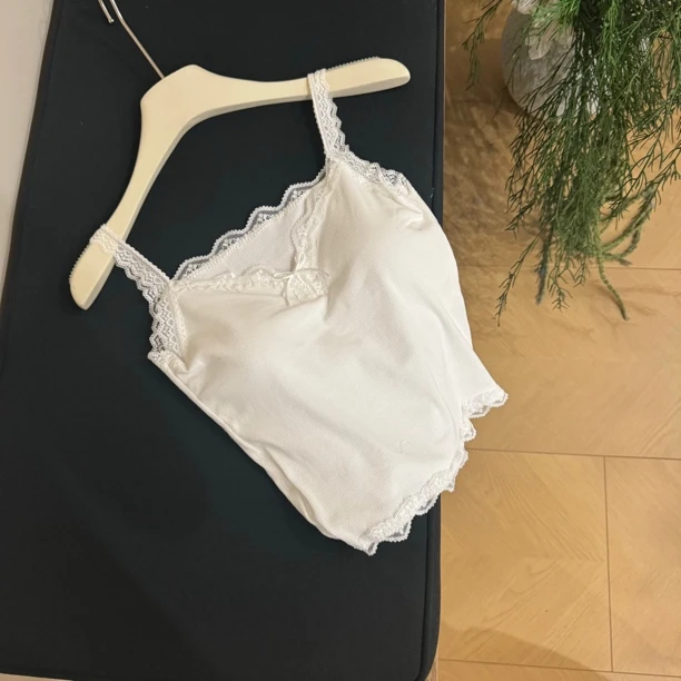 here专属蕾丝边美背