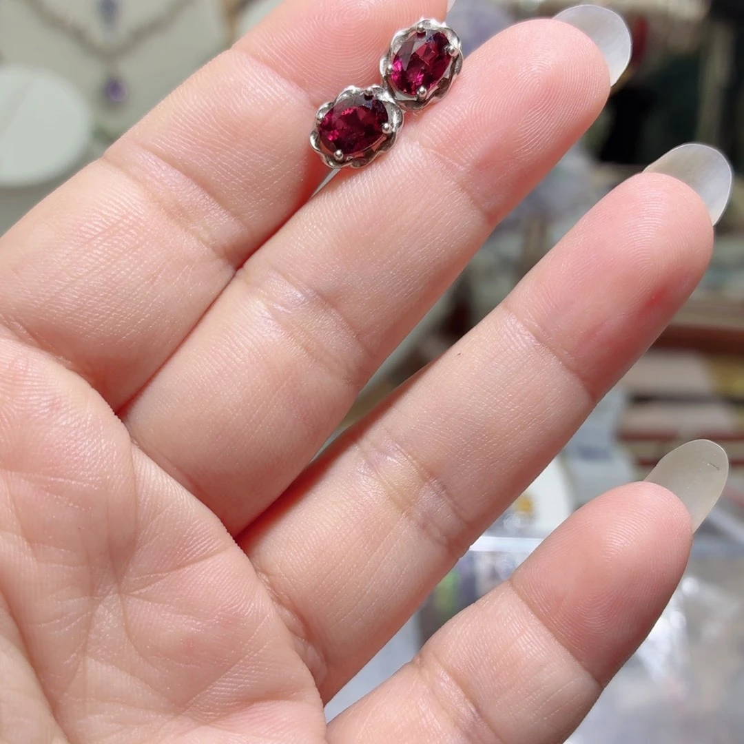 耳饰银S925镶嵌石榴石（紫牙乌）