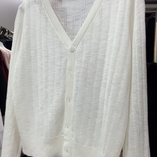 白色针织开衫福利清版