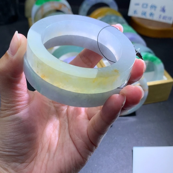 定制翡翠未镶嵌翡翠手镯