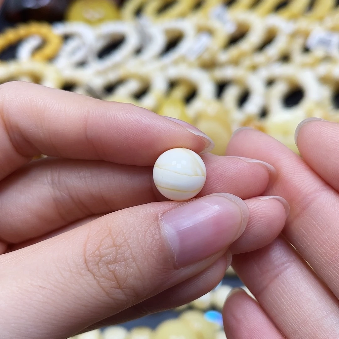 未镶嵌蜜蜡裸石圆珠10.5mm瑕