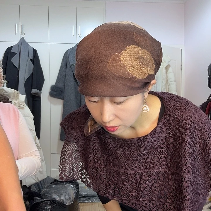 涤纶（聚酯纤维）咖色真丝方巾