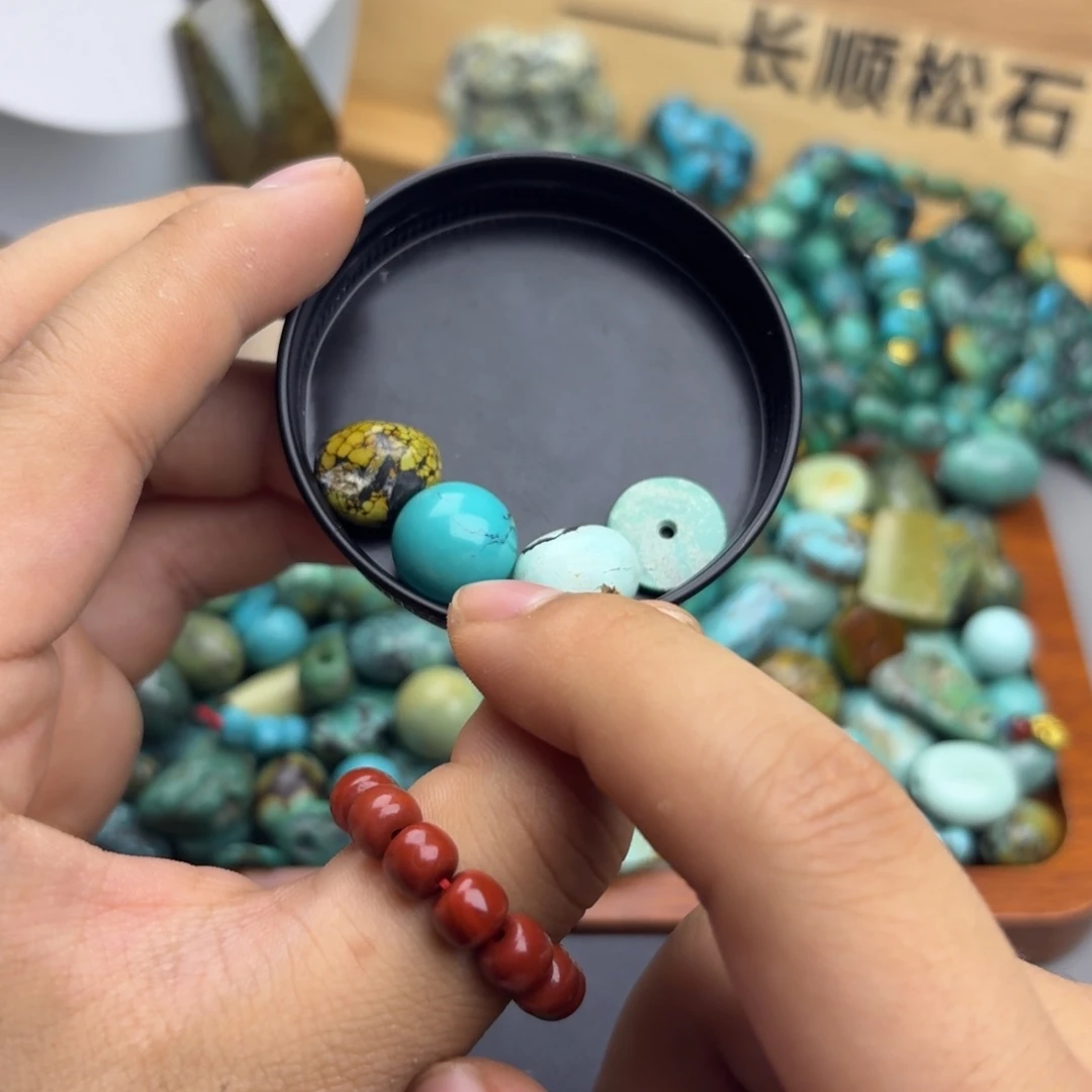 南红玛瑙未镶嵌绿松石和南红散珠