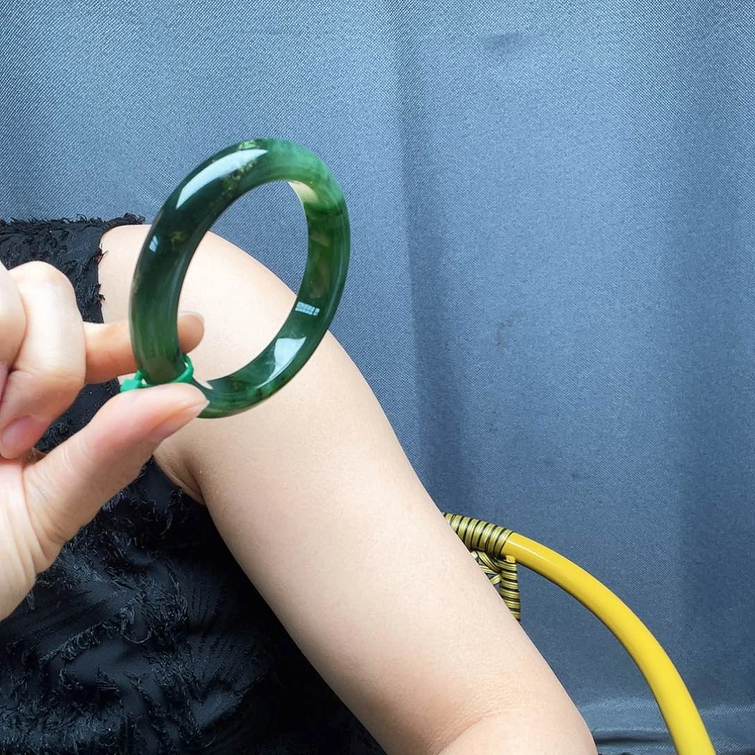 和田玉手镯未镶嵌寻*…