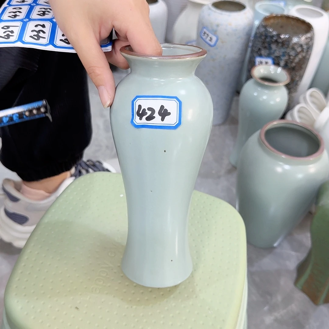 424号陶瓷高20厘米瑕疵一个
