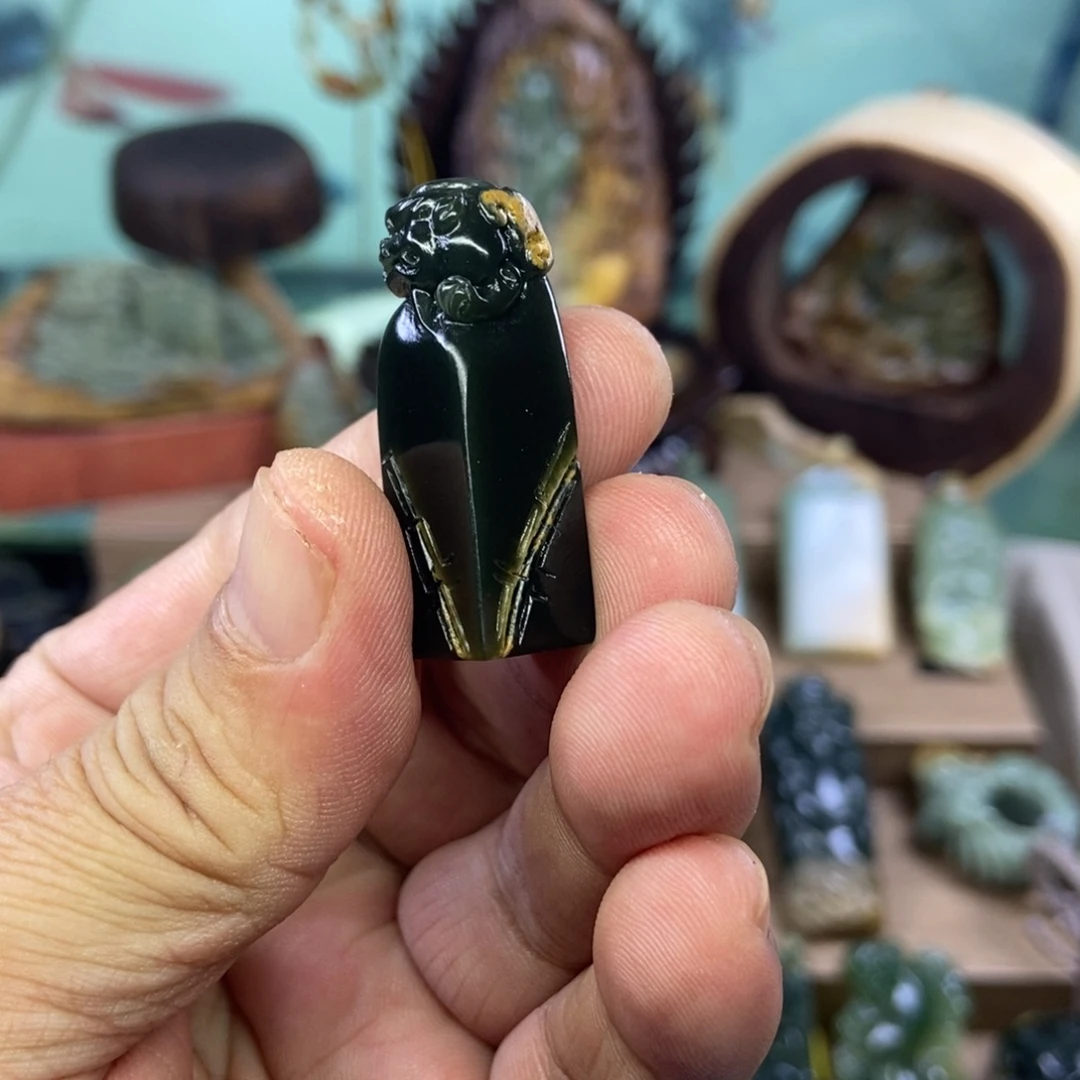 岫岩河磨玉（透闪石质玉）未镶嵌把件