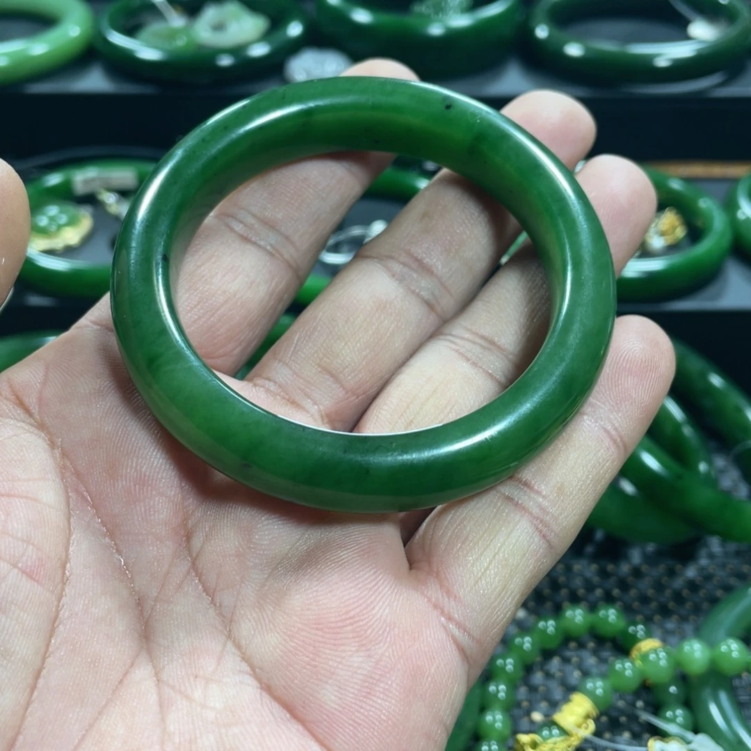 输***赢和田玉（碧玉）未镶嵌手镯