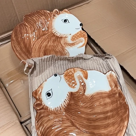 微瑕，不能明火，口径20高度2松鼠盘2个