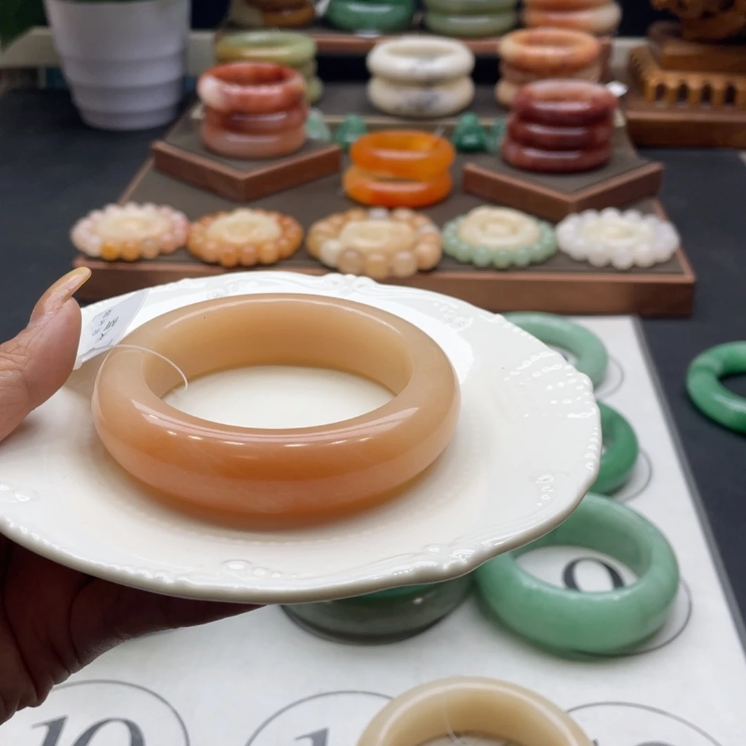 紫***鸾石英岩玉未镶嵌手镯