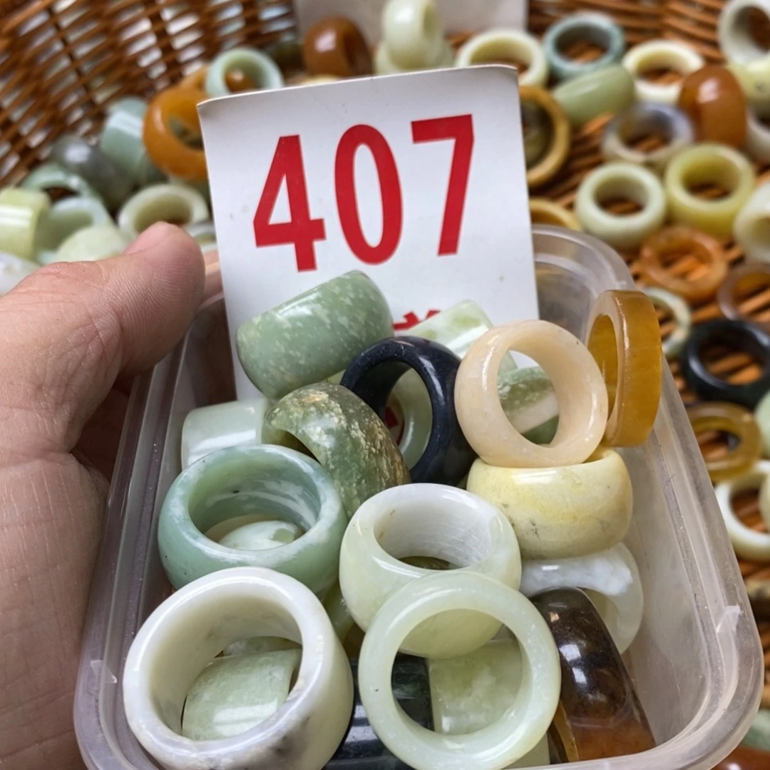 蛇纹石玉挂坠未镶嵌