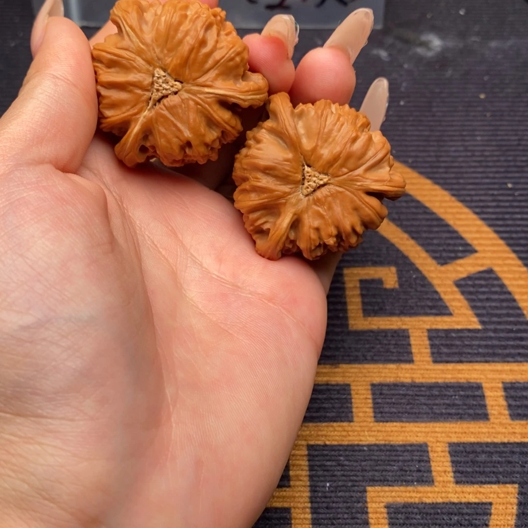 心***悦文玩核桃吊坠白狮子