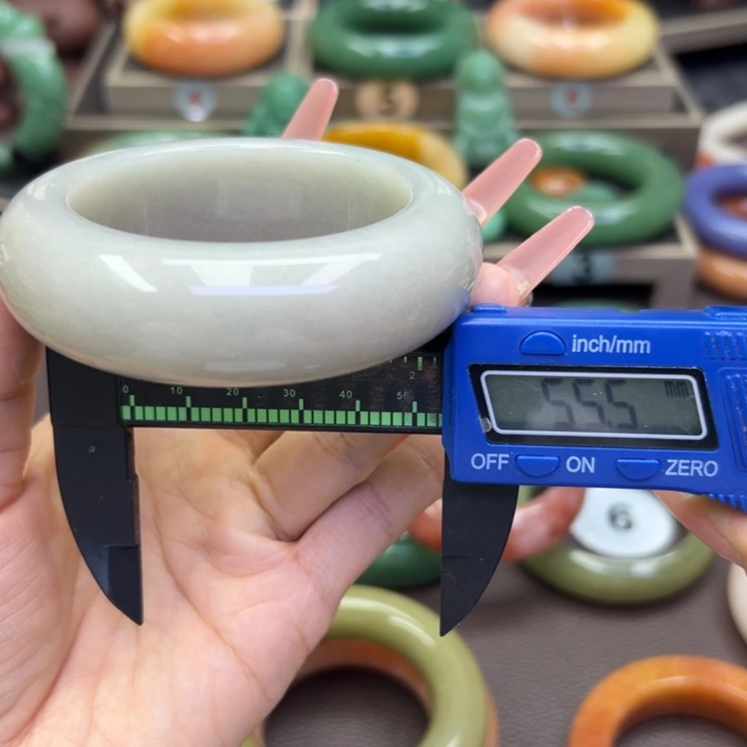 未镶嵌手镯石英岩玉