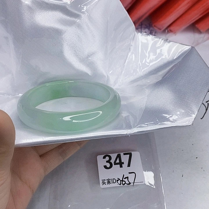 翡翠未镶嵌手镯一图一物实物为准（微瑕处理）