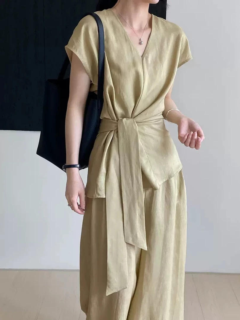 主理人套装JINYI&汉麻V领绑带收腰背心小衫+显瘦阔腿直筒裤两件套