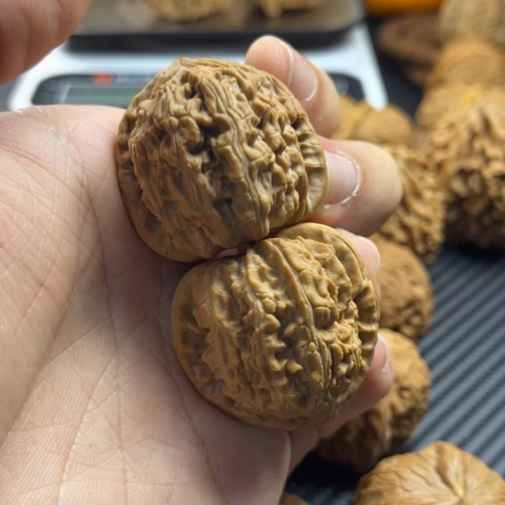 文玩核桃把件35三角白全品