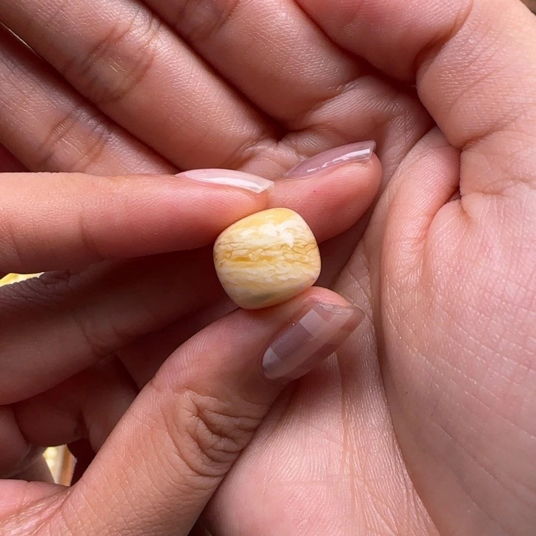 锯***居琥珀未镶嵌珠宝奇石