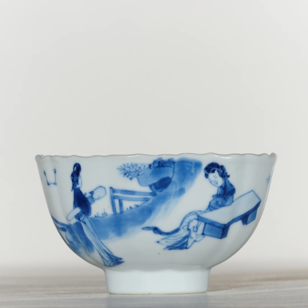 5906清康熙·青花仕女图花口茶圆【古董拍卖】