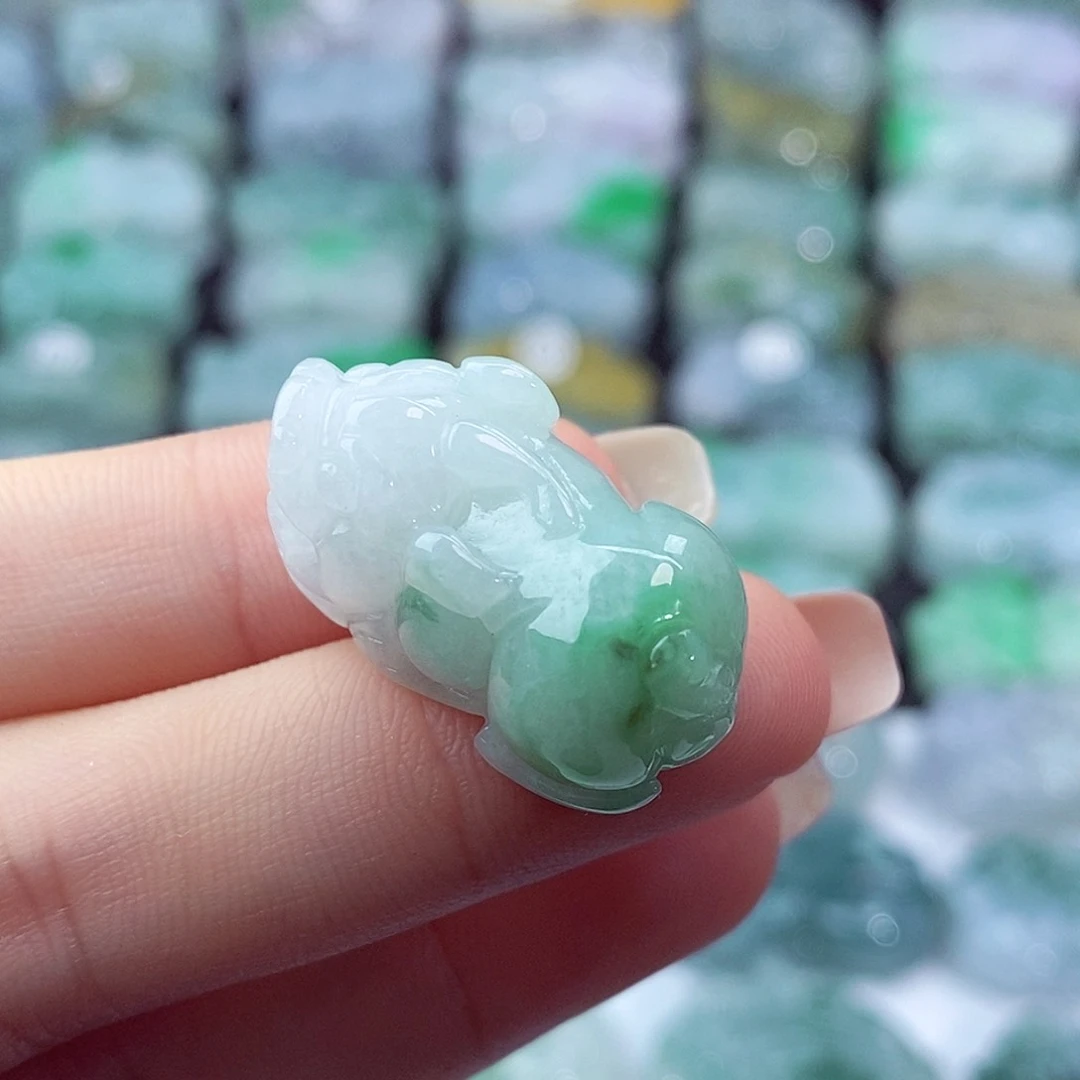 颈饰未镶嵌翡翠天然