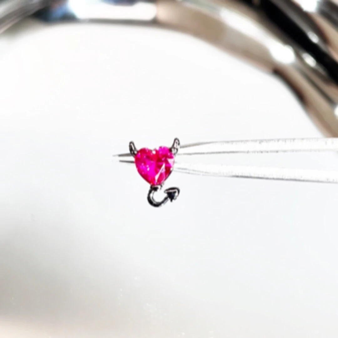 钛钢耳饰 夜色弥漫 医用钛钢耳骨钉防过敏养耳洞黑红色耳钉小众