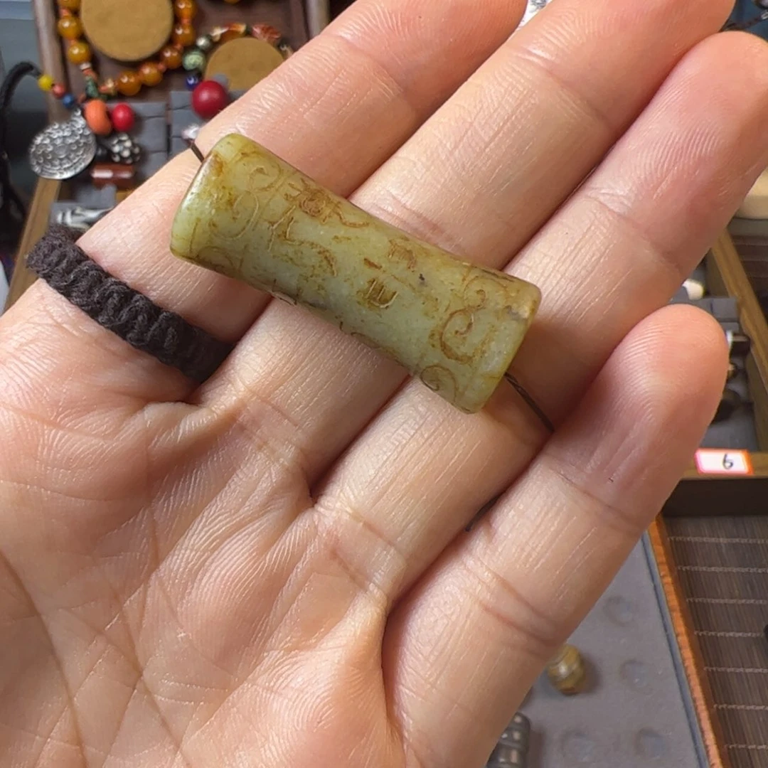 只***人和田玉（糖玉）未镶嵌颈饰