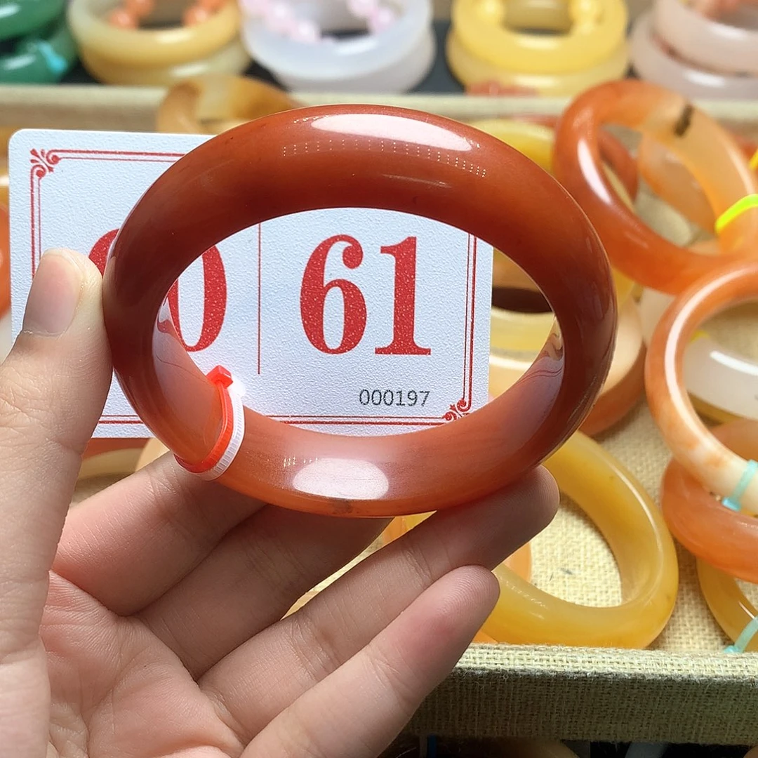 未镶嵌石英质玉（黄龙玉）手镯爱***烫