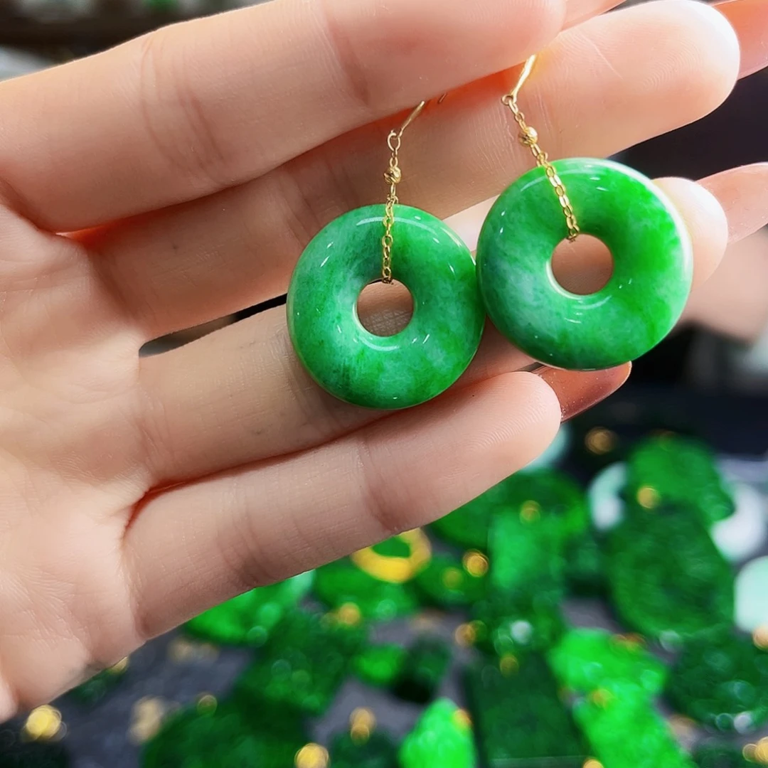 颈饰18K金镶嵌翡翠多样性