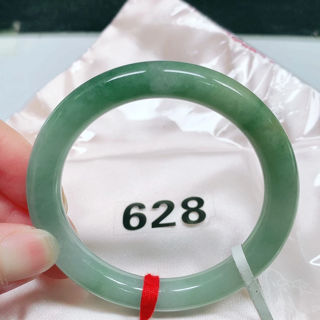 翡翠未镶嵌手镯（圆镯）17 号翡翠手镯