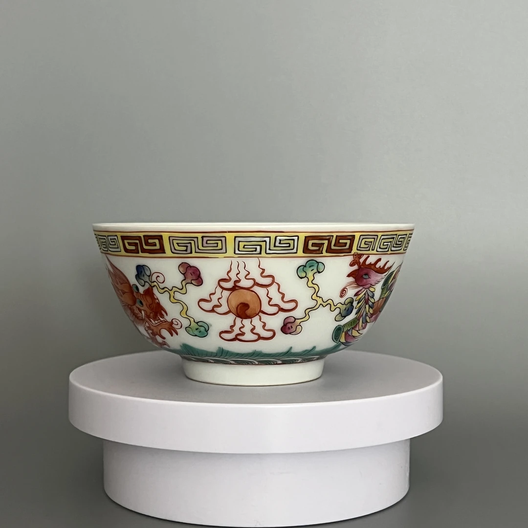 粉彩龙凤纹碗