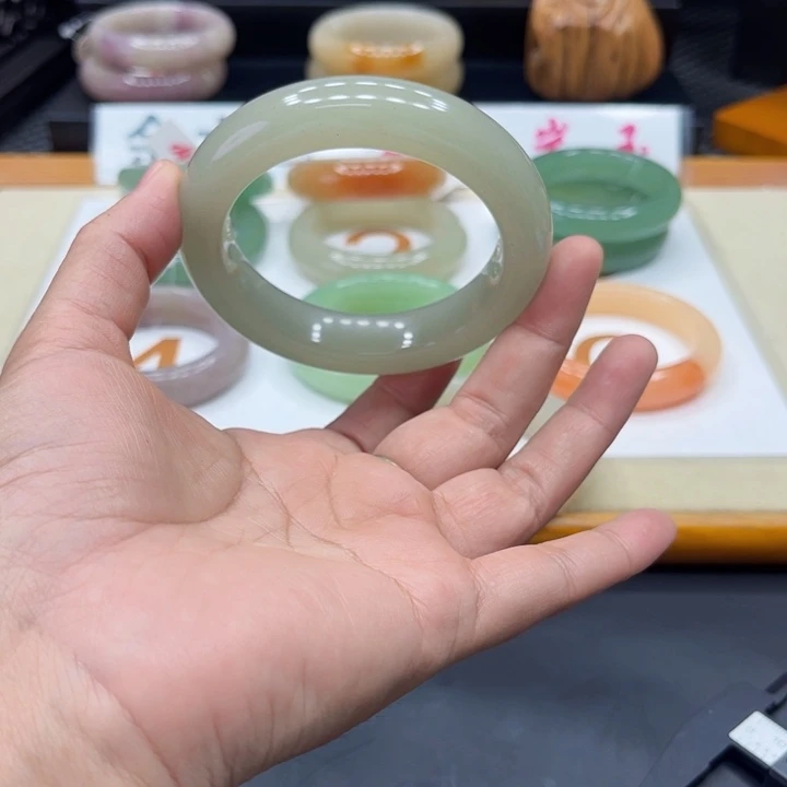 未镶嵌手镯石英质玉风***转