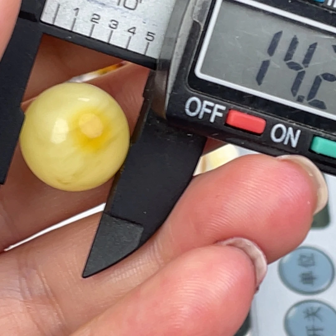蜜蜡未镶嵌裸石495