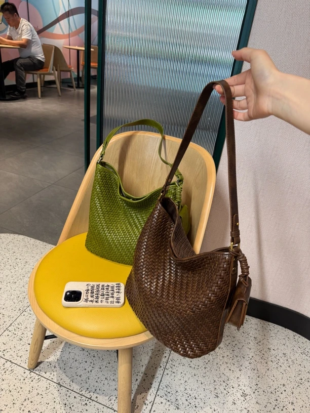 新款韩版水桶包托特包轻奢单肩包手工非遗麦穗编磁扣休闲通勤百搭