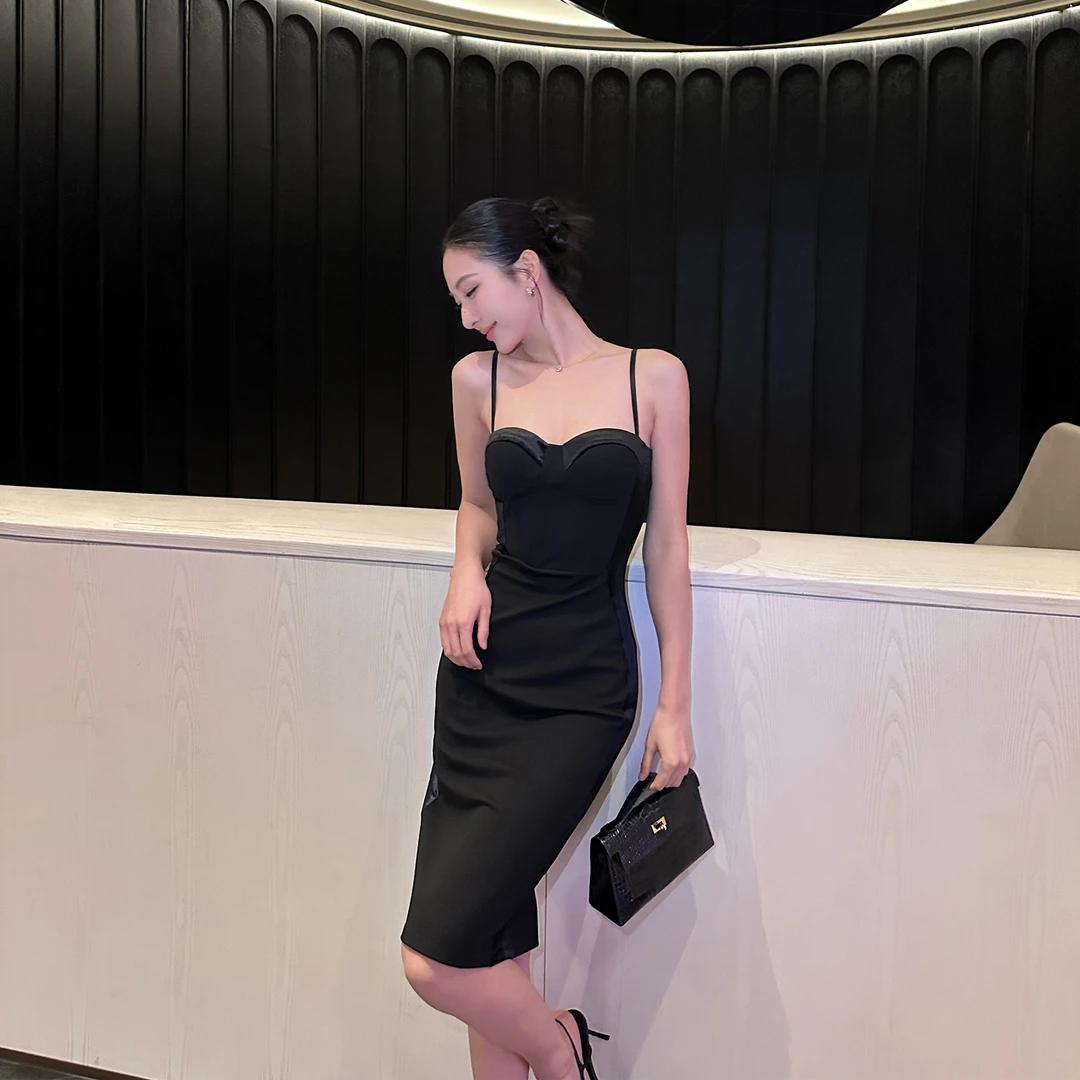 SX善罗马拼接丝绒吊带连衣裙女法式赫本性感包臀裙开叉无袖小黑裙