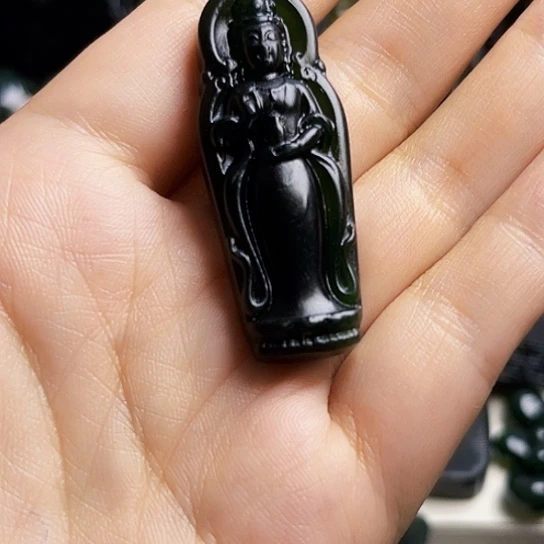 蛇纹石玉未镶嵌颈饰籽*