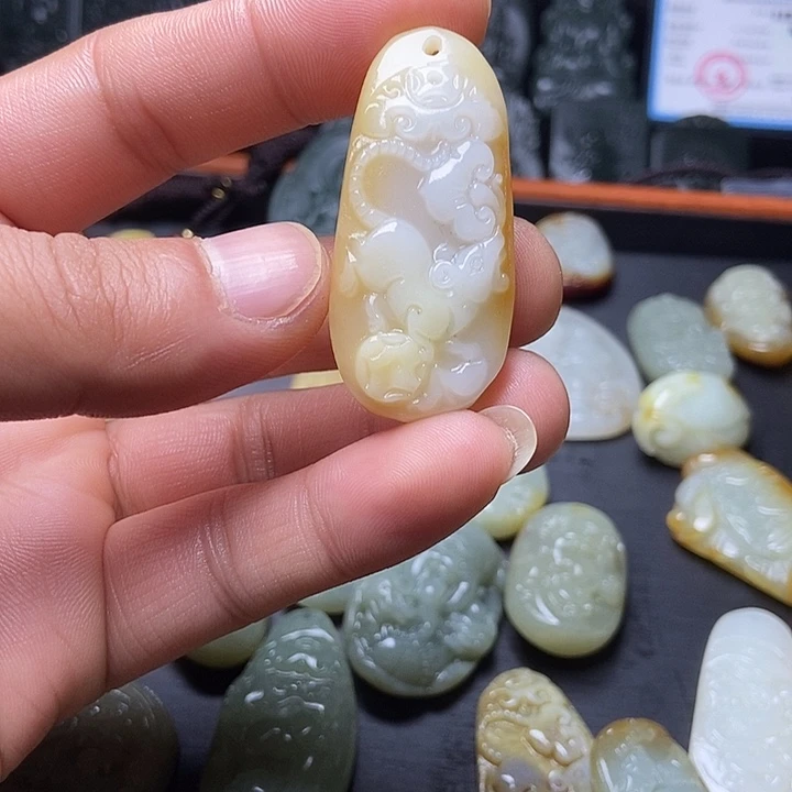 颈饰未镶嵌和田玉