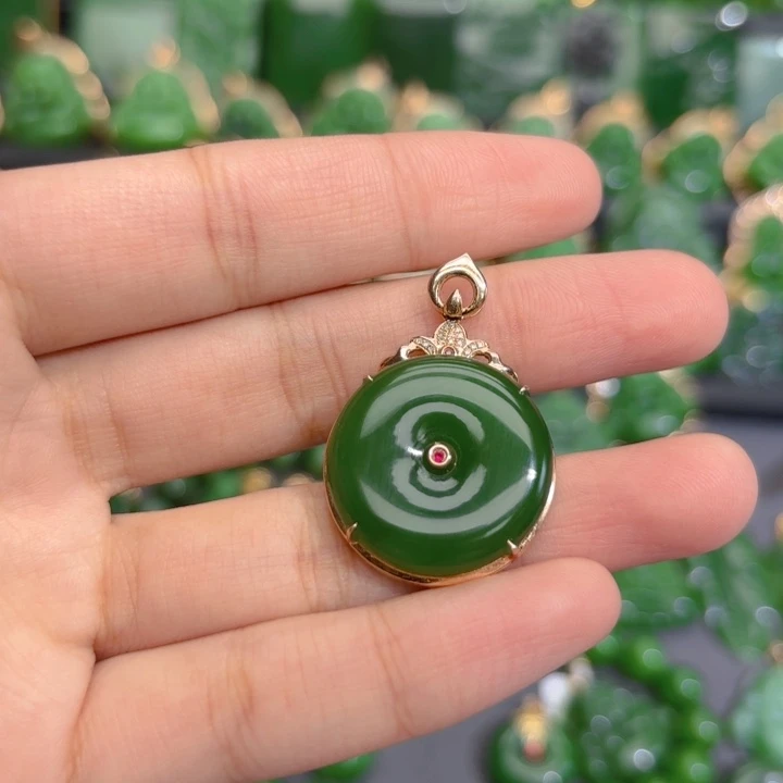 18K金镶嵌和田玉（碧玉）挂件