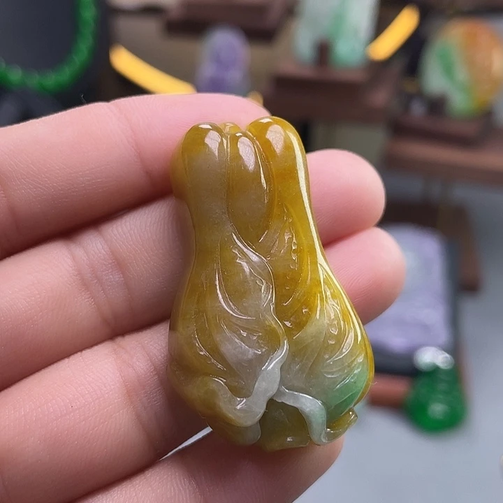 翡翠未镶嵌吊坠(赠链)