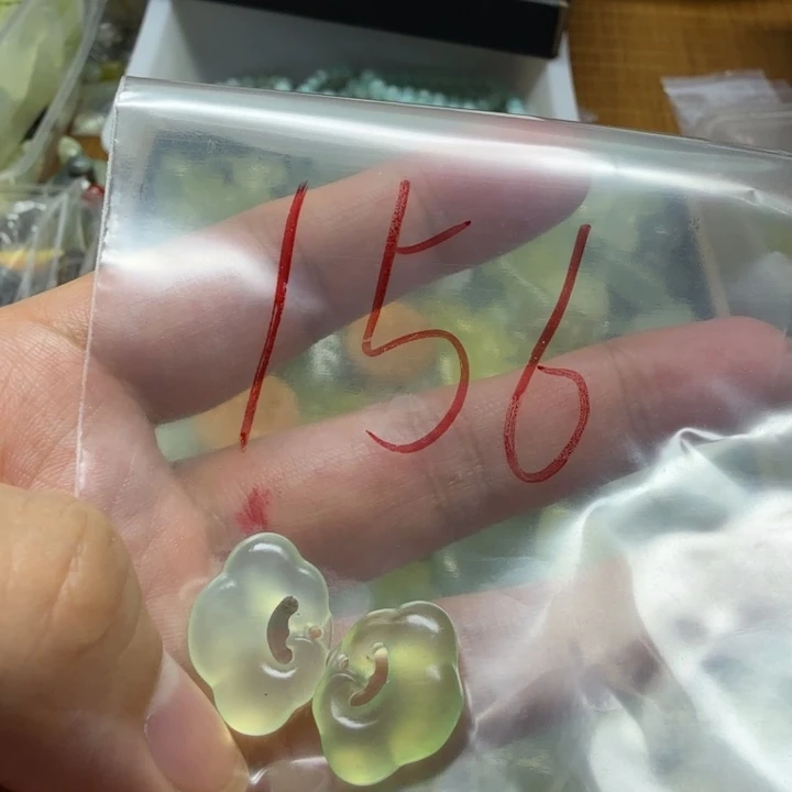 透闪石-蛇纹石玉吊坠未镶嵌