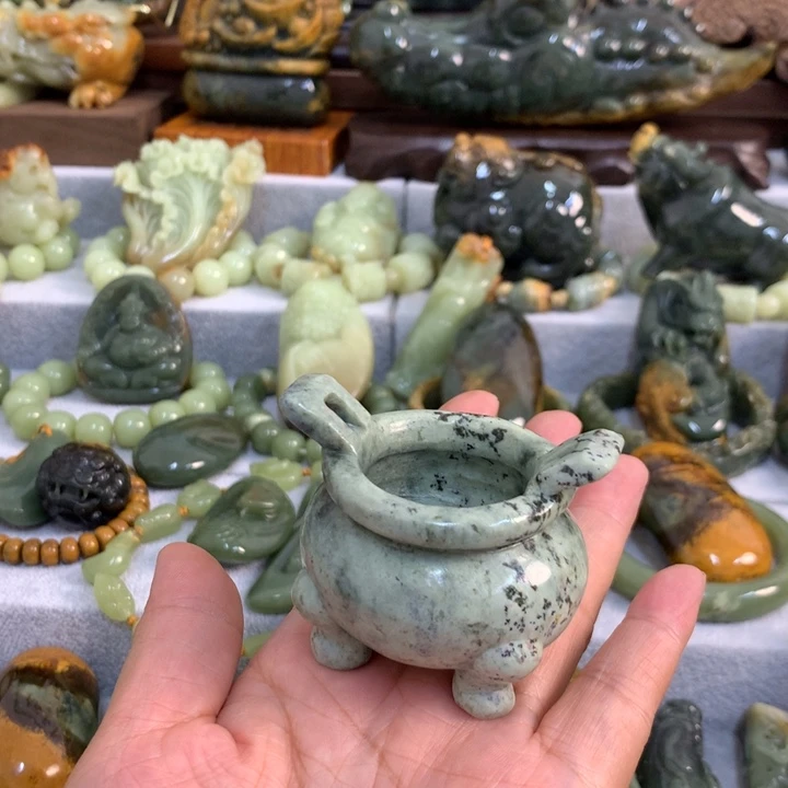 缘***们未镶嵌岫岩河磨玉（透闪石质玉）把件