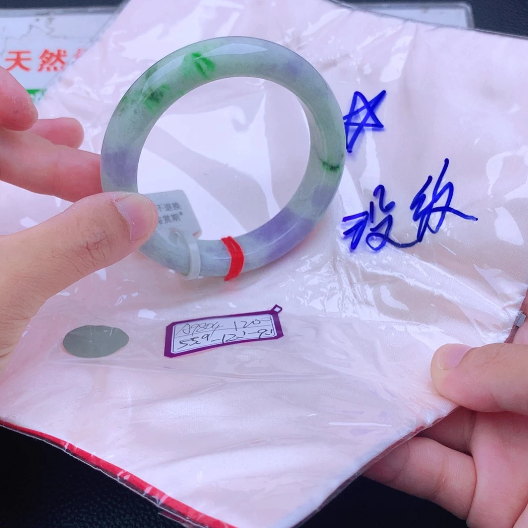 翡翠手镯未镶嵌翡翠