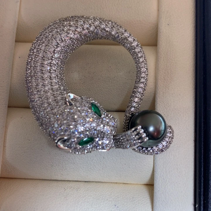 未镶嵌胸饰海水珍珠