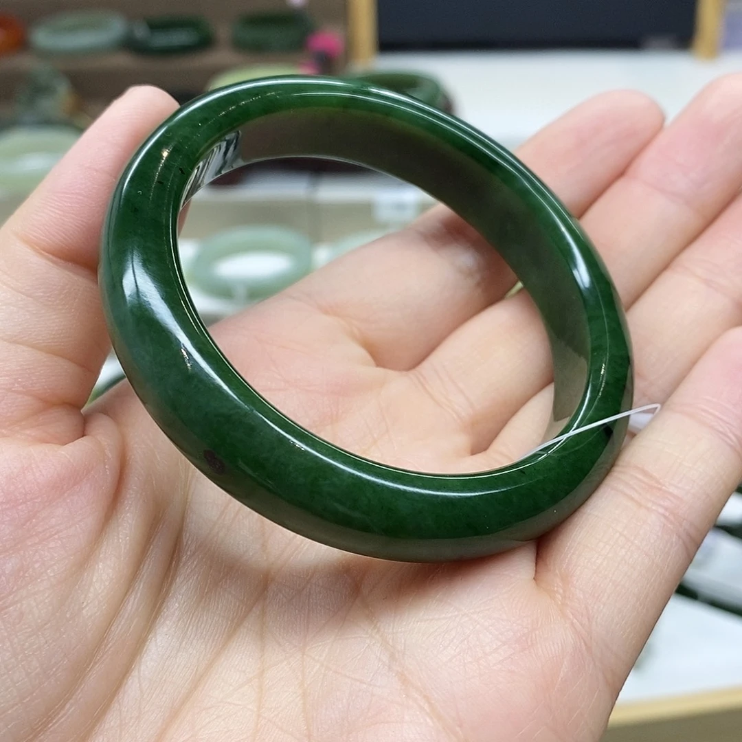 和田玉（碧玉）未镶嵌手镯