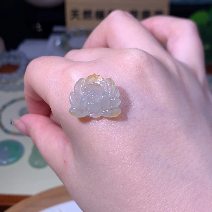 未镶嵌定制翡翠莲花