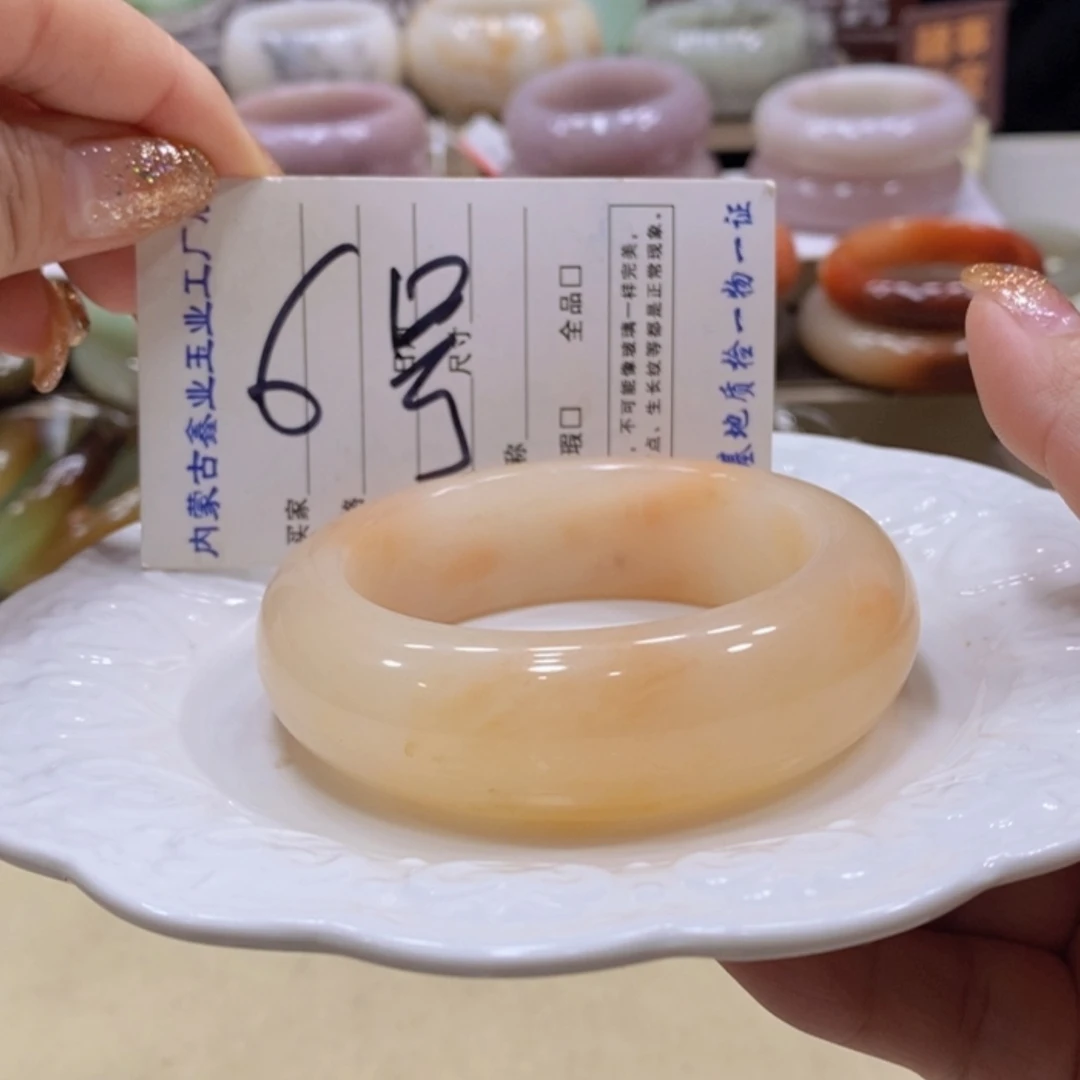 【闪购商品】未镶嵌手镯石英质玉