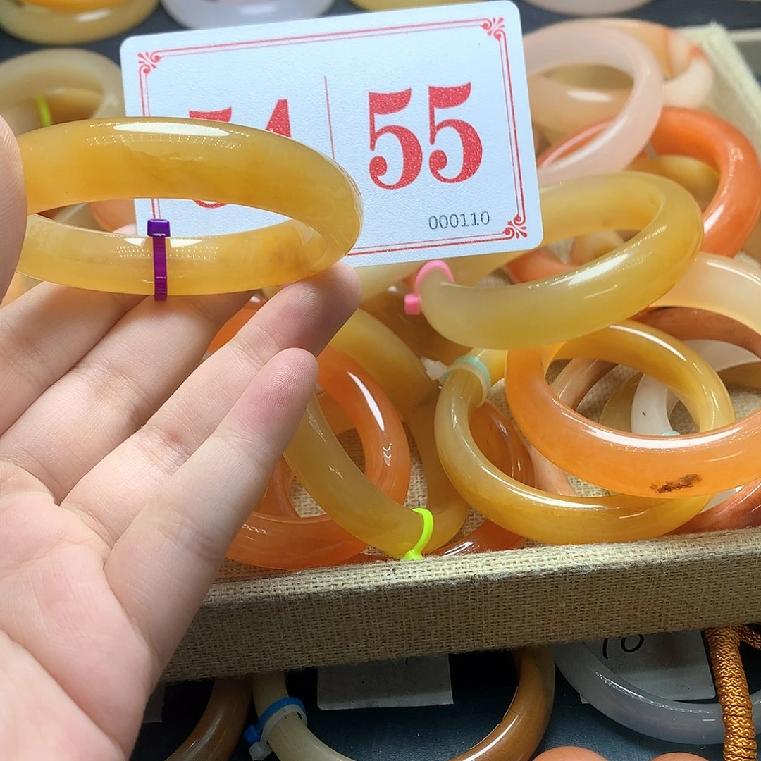 未镶嵌石英质玉（黄龙玉）手镯